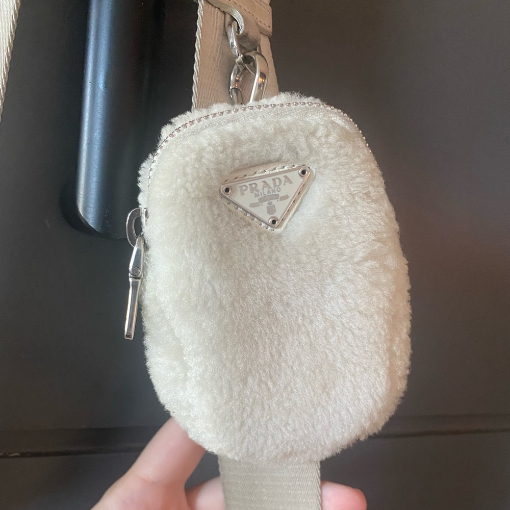Prada Shearling shoulder bag - Picture 4 of 7